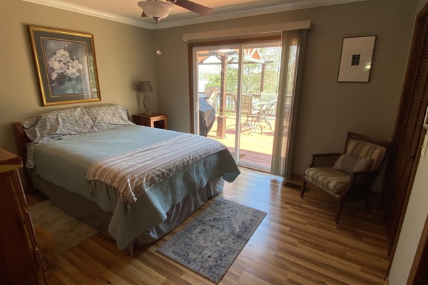 3 quartos, ferros/tábuas de passar roupa, berço de viagem