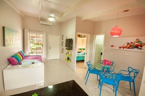 2 bedrooms, in-room safe, iron/ironing board, WiFi - Downtown | Beach Rental | Cercita Del Mar | Piscina (Jaco)