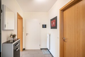 Interior - Holiday Apartment Katjas Ferienwohnung with Wi-Fi & Terrace; Parking Available (Nittel)