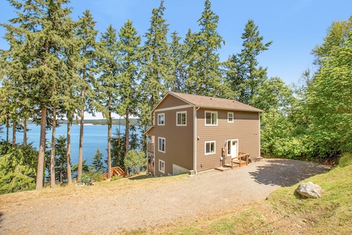 Beachfront 3-story home w/deck, bay views, hot tub, game room, WiFi, EV charger