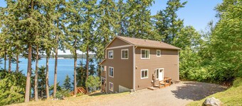 Beachfront 3-story home w/deck, bay views, hot tub, game room, WiFi, EV charger