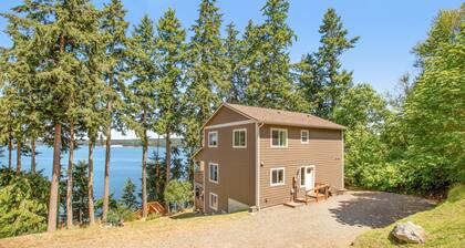 Beachfront 3-story home w/deck, bay views, hot tub, game room, WiFi, EV charger