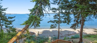 Beachfront three-story home w/deck, bay views, hot tub, game room, and WiFi
