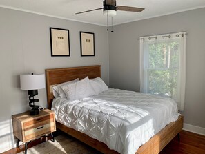2 bedrooms, iron/ironing board, free WiFi, bed sheets - Spanish Town Downtown apartment (Baton Rouge)