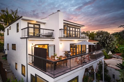 6BDR Modern Oasis w/ Game Room, Outdoor Living & Views! | Edendale by AvantStay