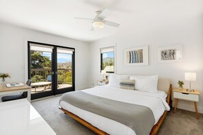 6 Schlafzimmer, Schreibtisch, Bügeleisen/Bügelbrett, Reisekinderbett