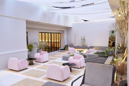 Den Basta Signature Hotel