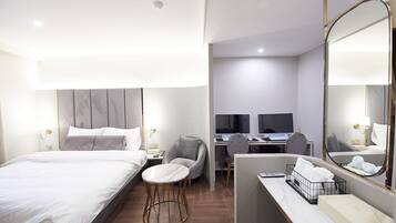 Premium Double Room | Premium bedding, down comforters, desk, laptop workspace
