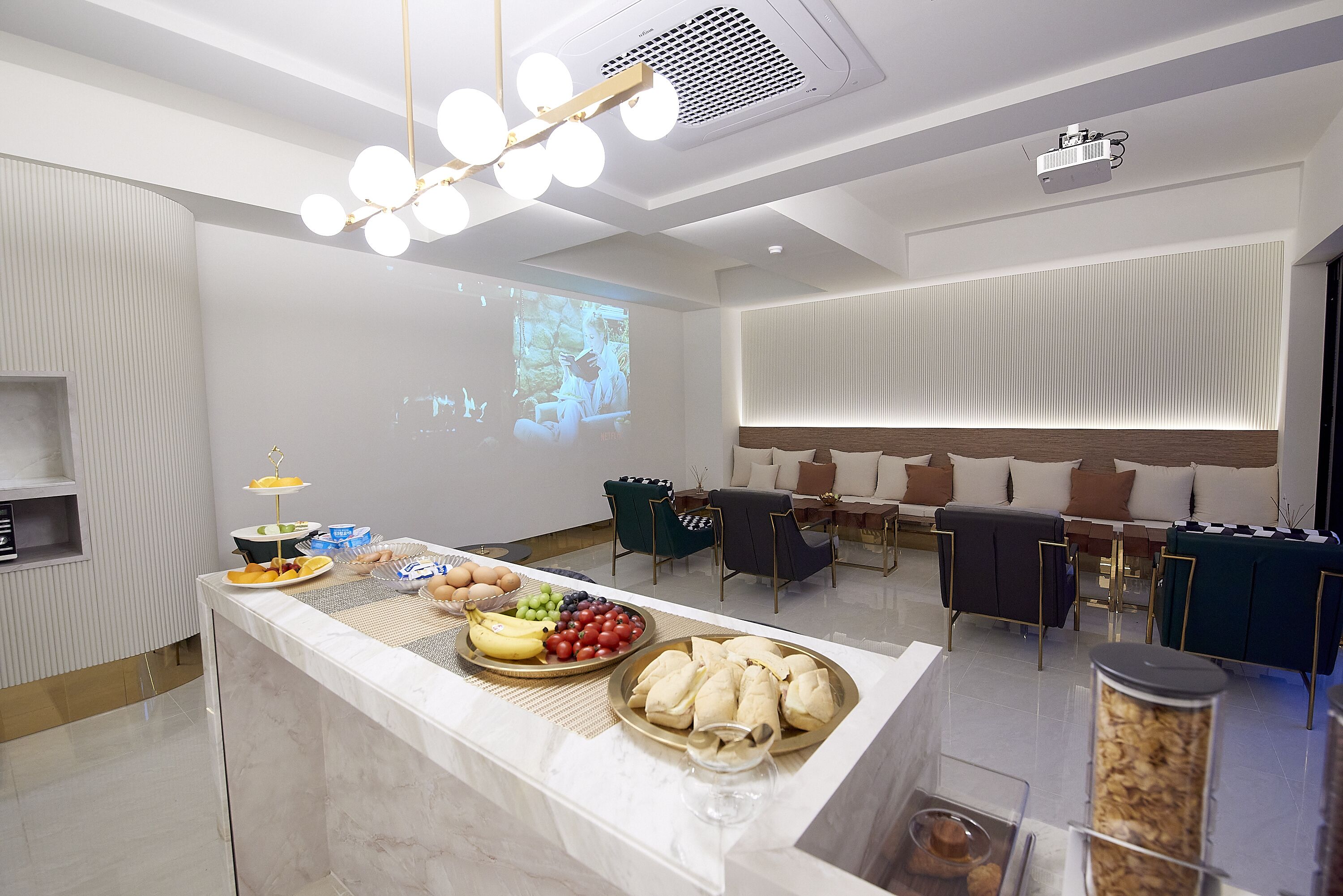 free daily self-service breakfast