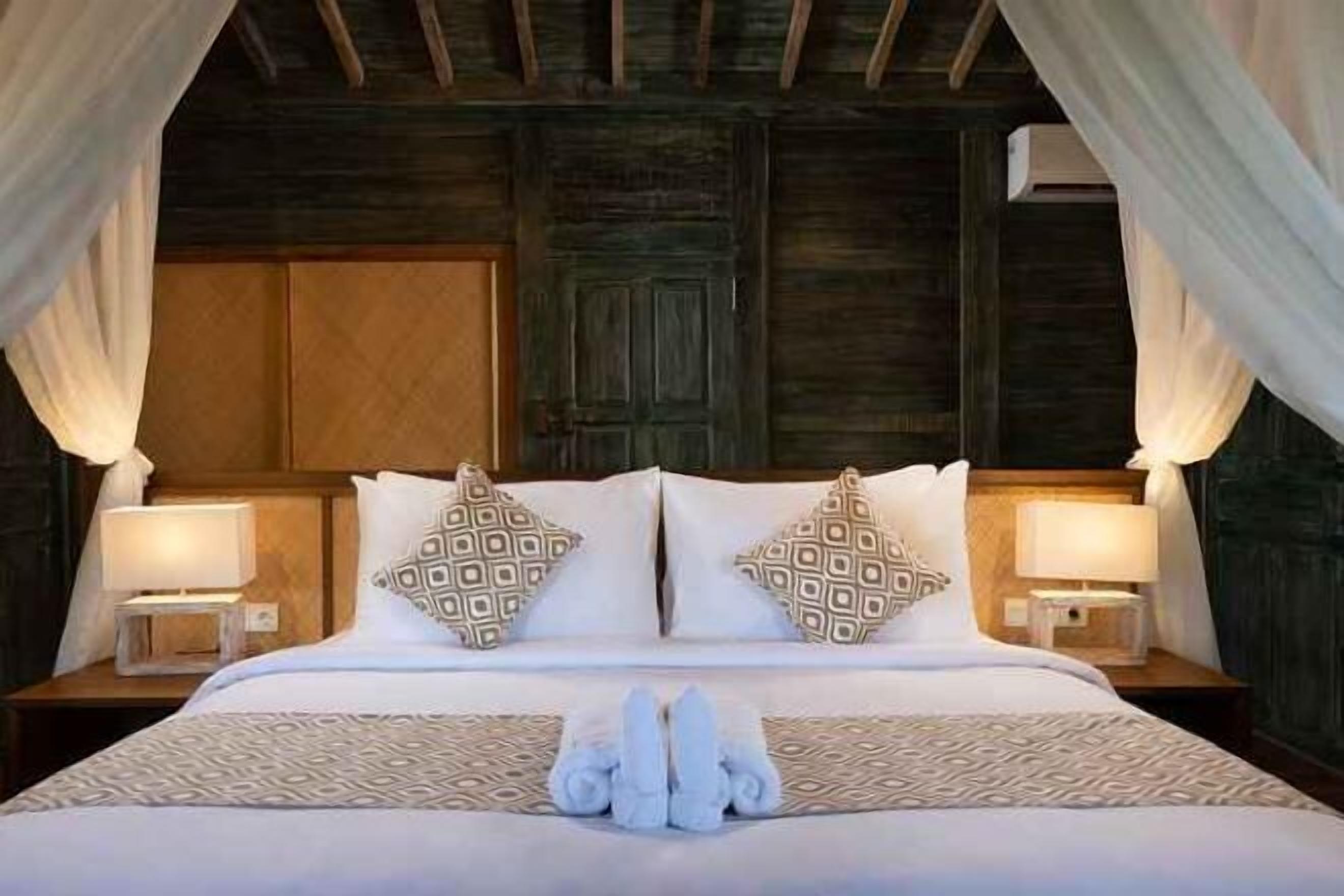 Caja fuerte, decoración individual, mobiliario individual y escritorio