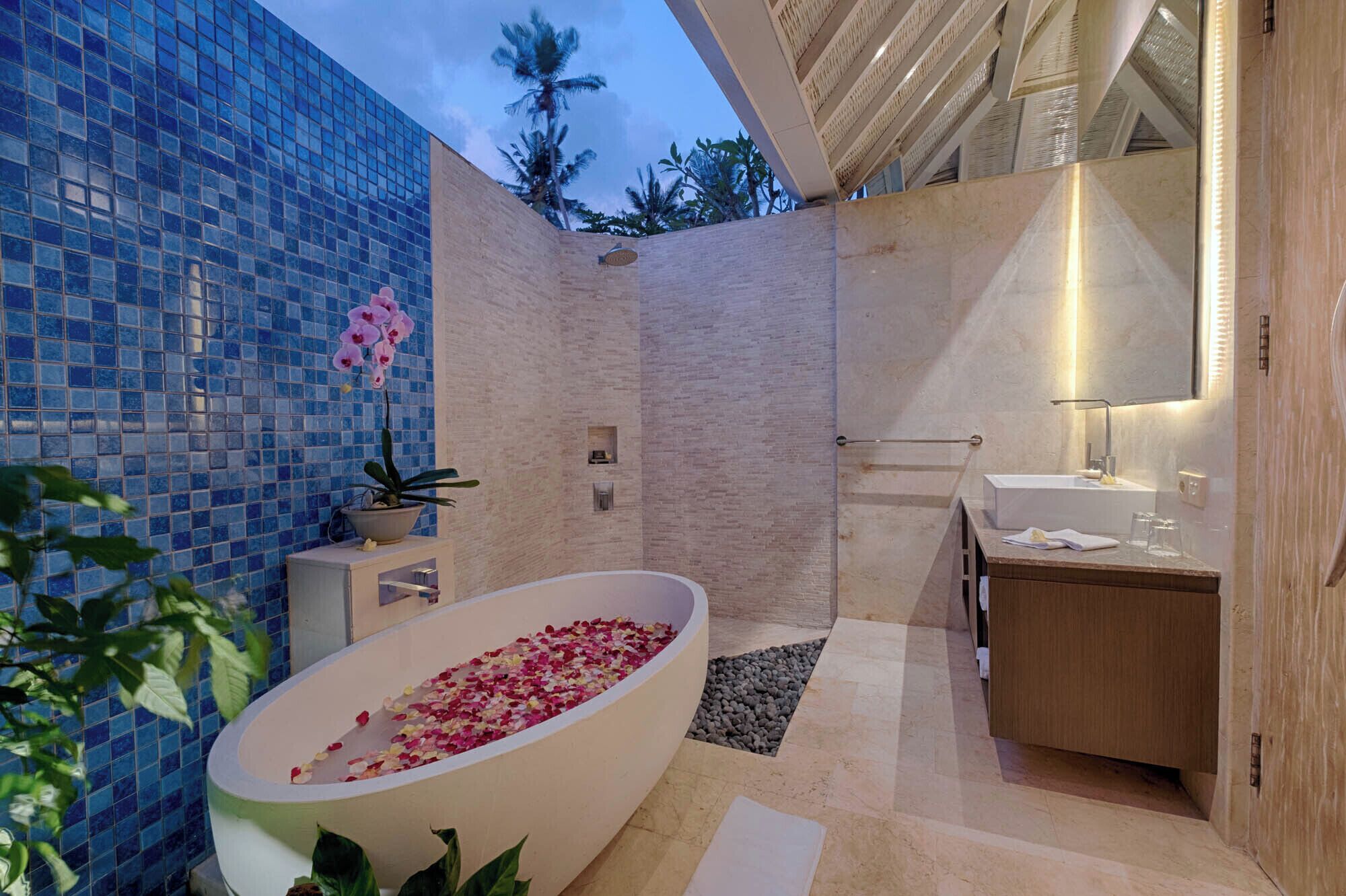 Luxury Villa, 5 Bedrooms, Beach View, Beachfront | Bathroom