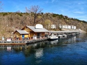 Marina - No StAiRs! Taneycomo Designer Touches (Branson)