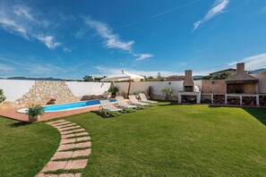 Pool - Villa "Gle" with Pool, Garden & Air Conditioning (Quartu Sant'Elena)