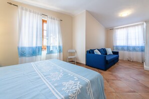 3 bedrooms, iron/ironing board, free WiFi, bed sheets - Villa "Gle" with Pool, Garden & Air Conditioning (Quartu Sant'Elena)