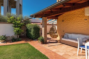 Terrace/patio - Villa "Gle" with Pool, Garden & Air Conditioning (Quartu Sant'Elena)