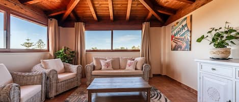 Tv och ett bordtennisbord