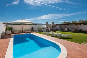 Pool - Villa "Gle" with Pool, Garden & Air Conditioning (Quartu Sant'Elena)