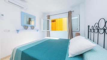 3 slaapkamers, een strijkplank/strijkijzer, gratis wifi, beddengoed