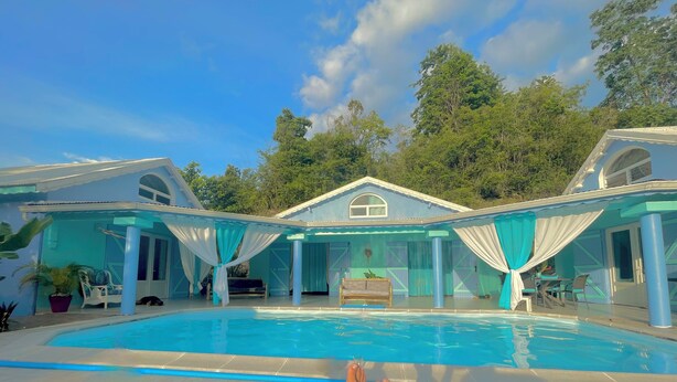 Pool - Tailor-made house and table d'hôtes for holidaymakers and business travelers (Le Gosier)
