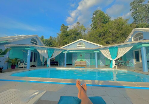 Tailor-made house and table d'hôtes for holidaymakers and business travelers