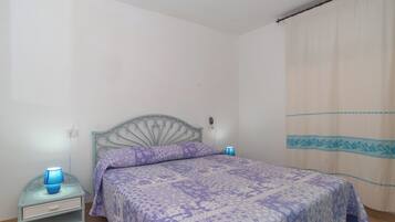 1 Schlafzimmer, BĂŒgeleisen/BĂŒgelbrett, BettwĂ€sche