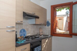 Refrigerador, horno, placa de cocina, cafetera/tetera