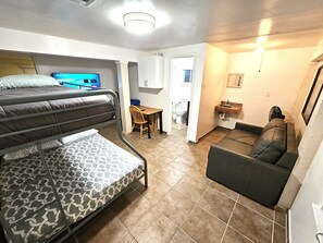 4 habitaciones, escritorio, wifi gratis y ropa de cama 