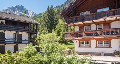 Holiday Apartment Casa Lorenz 2 with Mountain View, Wi-Fi & Garden