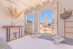 3 bedrooms, iron/ironing board, free WiFi, bed sheets - Vacation Home Casa Gema with Mountain View, Pool, Wi-Fi, Garden & Terrace; Parking on Street Available (Selva)