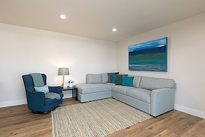 TV - 106B New Renovation!  Huge Patio with Harbor View (Oceanside)