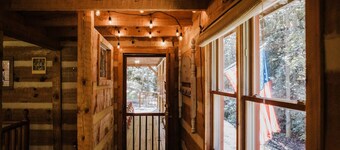 Real Log Cabin + 34 acres + Creek + Barn + Easy Access + Nantahala Forest!