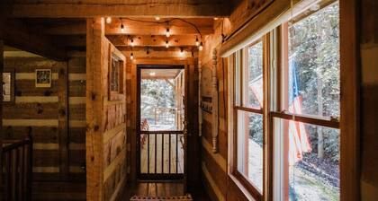 Real Log Cabin + 34 acres + Creek + Barn + Easy Access + Nantahala Forest!