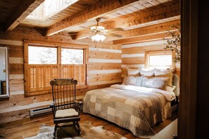 5 bedrooms, iron/ironing board, travel cot, free WiFi - Real Log Cabin + 34 acres + Creek + Barn + Easy Access + Nantahala Forest! (Andrews)