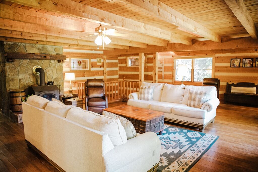 智能电视、壁炉、DVD 播放器、乒乓球