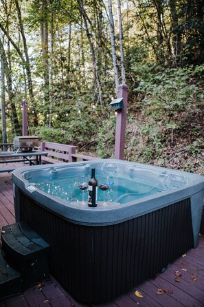 Outdoor spa tub