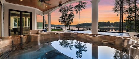 Lämmitetty uima-allas