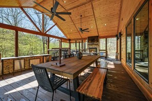 Outdoor dining - Grand Oasis|Creekside|Outdoor Kitchen|2 Game Rooms (Broken Bow)