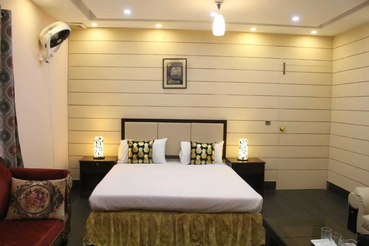 Executive Room | Desk, free WiFi, bed sheets