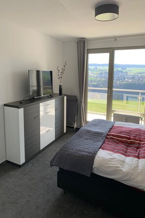 1 bedroom, travel cot, free WiFi, bed sheets