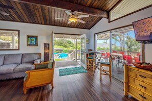 Smart TV - Beautiful Pool with Stunning Ocean and Sunset Views (Kailua-Kona)