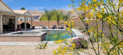 Visit Sunny Haven! Private Pool & Spa - Family & Dog Friendly - Mountain Views
