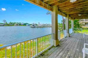 House, 4 Bedrooms | Balcony