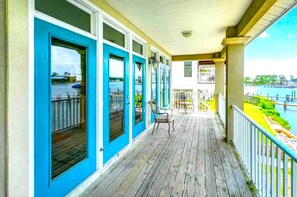 Maison, 4 chambres | Balcon