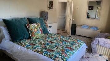 5 slaapkamers, een strijkplank/strijkijzer, reisbedje, gratis wifi