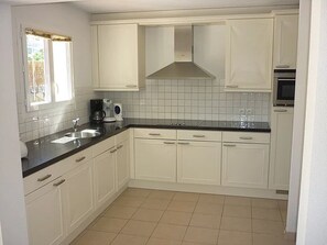 Kühlschrank, Ofen, Herdplatte, Geschirrspüler