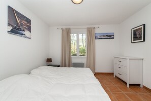 4 chambres, fer et planche à repasser, Wi-Fi gratuit, draps fournis