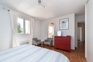 4 chambres, fer et planche à repasser, Wi-Fi gratuit, draps fournis