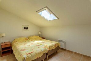4 chambres, fer et planche à repasser, Wi-Fi gratuit, draps fournis
