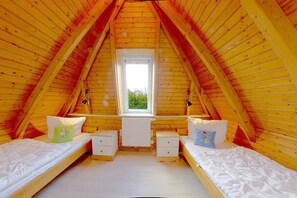 2 bedrooms, travel crib, WiFi