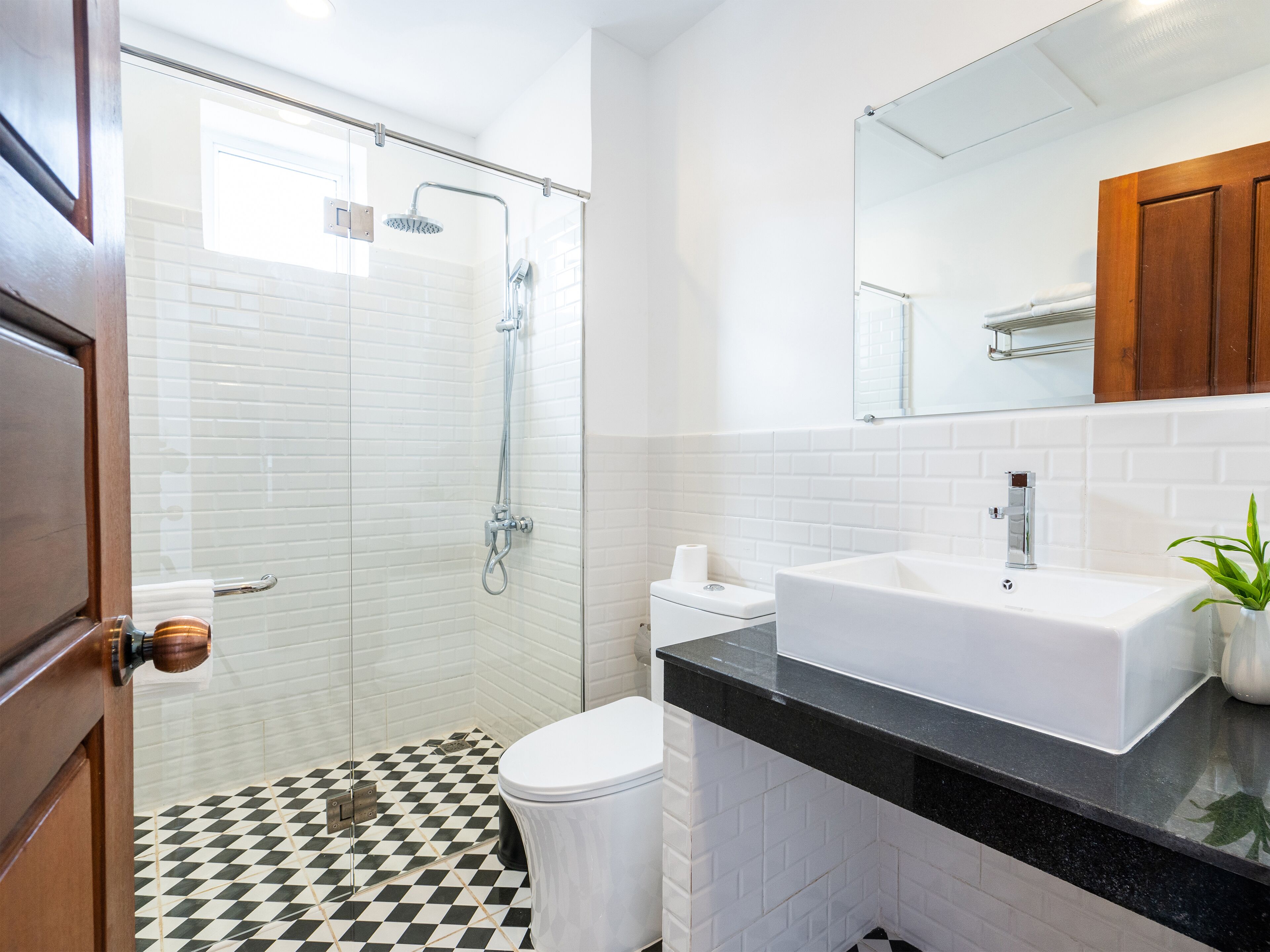 deluxe twin room, balcony | bathroom | free toiletries, dressing gowns, slippers, towels